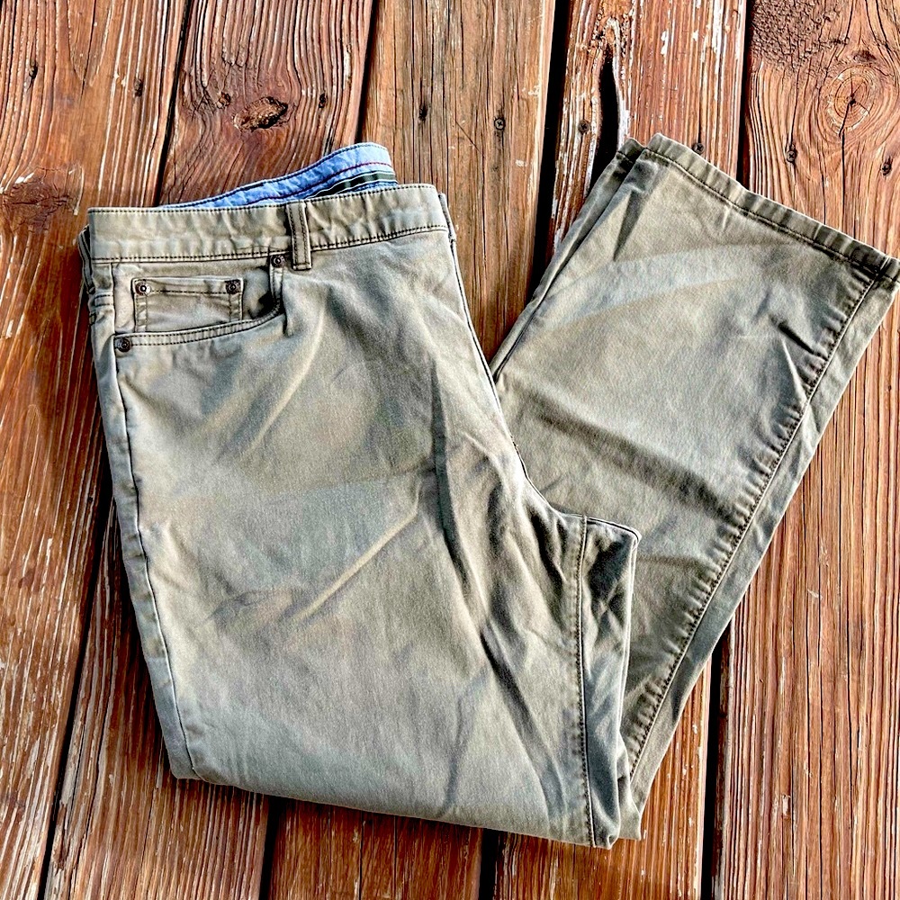 L. L. Bean Olive  Khaki Chinos Size 40